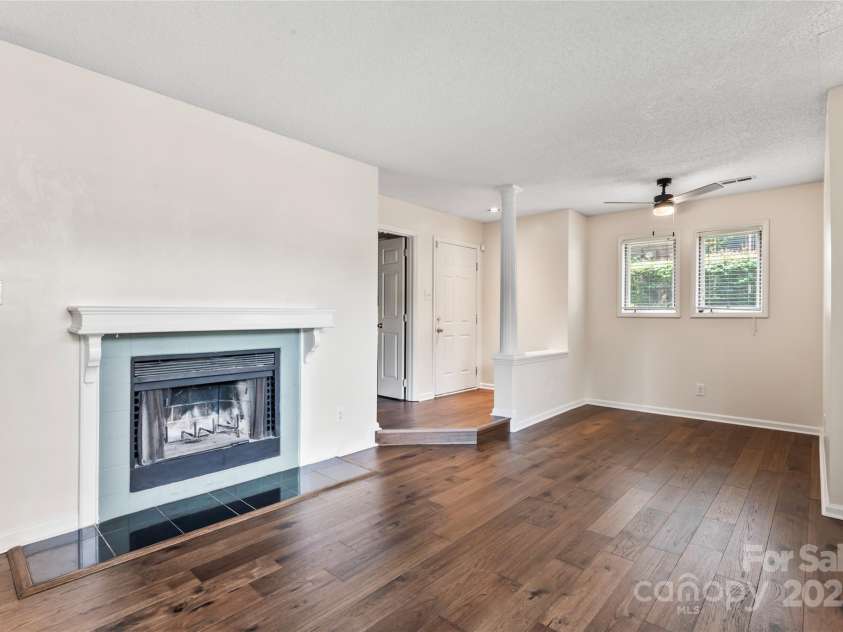 1101 Morehead Street, Charlotte, NC 28204.  MLS# CAR4276615, YatesRealty ID 18298. Entryway, Living Room, Dining Room