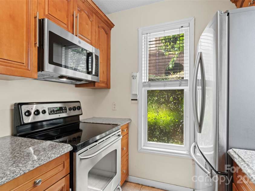 1101 Morehead Street, Charlotte, NC 28204.  MLS# CAR4276615, YatesRealty ID 18298. Tons of natural lighting throughout