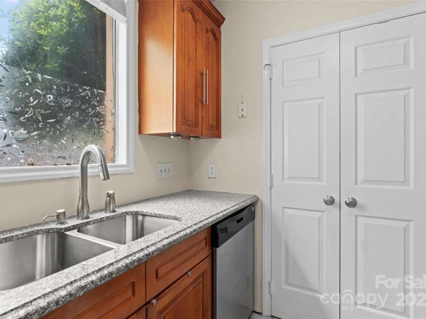 1101 Morehead Street, Charlotte, NC 28204.  MLS# CAR4276615, YatesRealty ID 18298. Window over kitchen sink & plenty of space in pantry