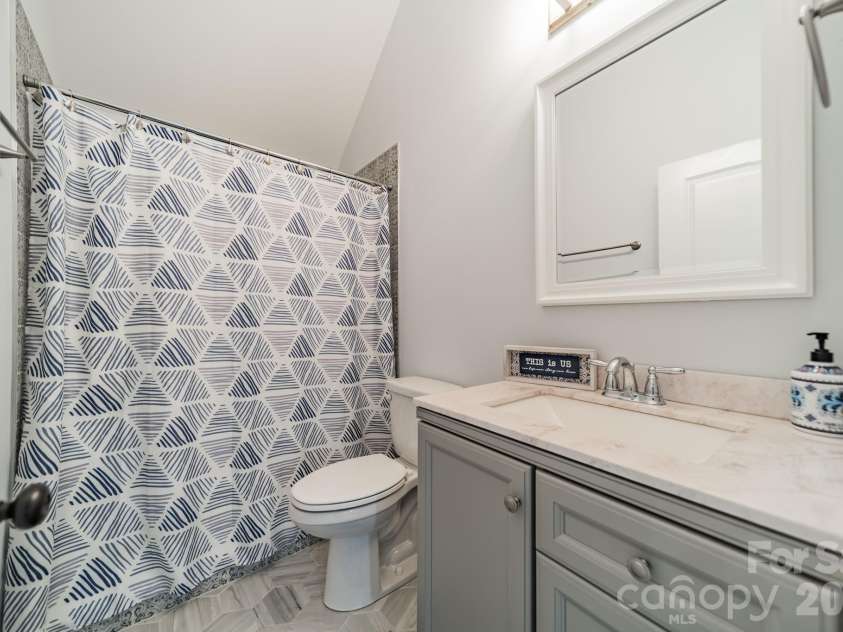 8108 Tosomock Lane, Huntersville, NC 28078.  MLS# CAR4372978, YatesRealty ID 18298. 3rd Floor Bathroom