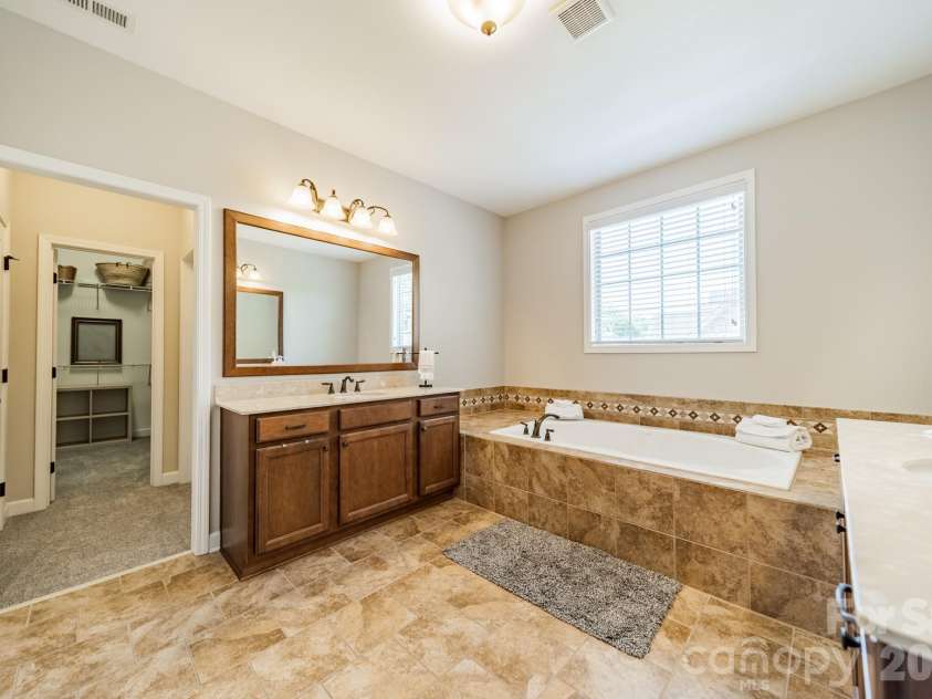 8108 Tosomock Lane, Huntersville, NC 28078.  MLS# CAR4372978, YatesRealty ID 18298. 