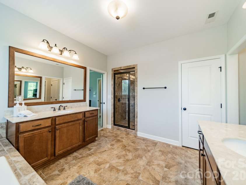 8108 Tosomock Lane, Huntersville, NC 28078.  MLS# CAR4372978, YatesRealty ID 18298. Primary Bathroom