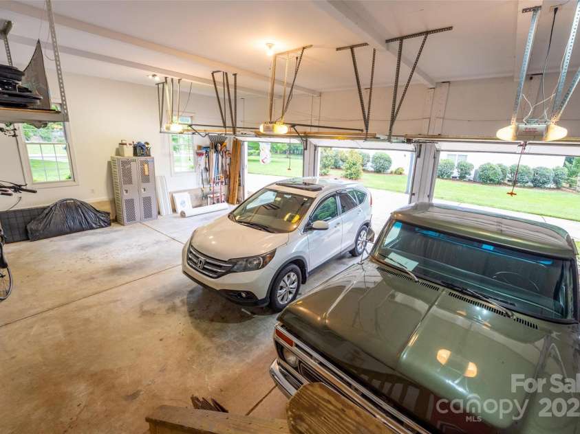 19625 Callaway Hills Lane, Davidson, NC 28036.  MLS# CAR4266428, YatesRealty ID 18299. 