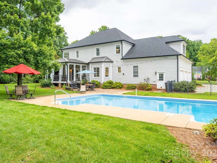 19625 Callaway Hills Lane, Davidson, NC 28036.  MLS# CAR4266428, YatesRealty ID 18299. 