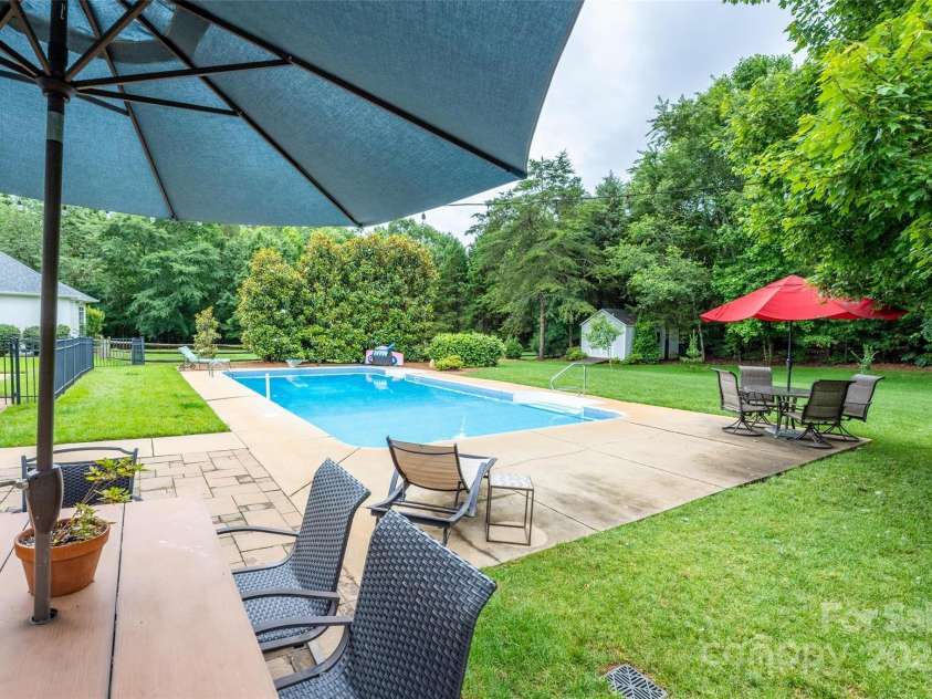 19625 Callaway Hills Lane, Davidson, NC 28036.  MLS# CAR4266428, YatesRealty ID 18299. 