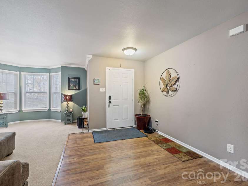 6127 Blue Ash Lane, Charlotte, NC 28215.  MLS# CAR4343878, YatesRealty ID 18299. 