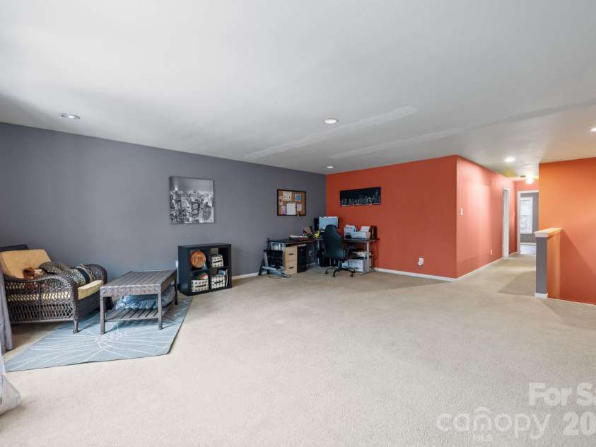 6127 Blue Ash Lane, Charlotte, NC 28215.  MLS# CAR4343878, YatesRealty ID 18299. 