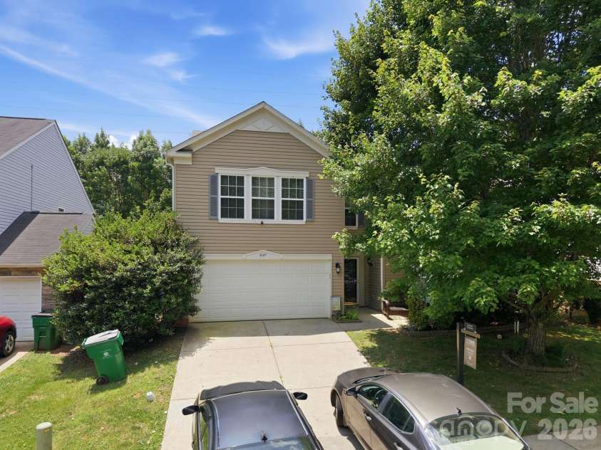 6127 Blue Ash Lane, Charlotte, NC 28215.  MLS# CAR4343878, YatesRealty ID 18299. 