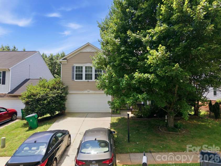 6127 Blue Ash Lane, Charlotte, NC 28215.  MLS# CAR4343878, YatesRealty ID 18299. 