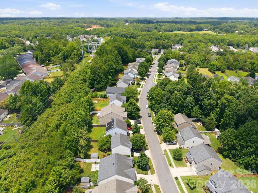 6127 Blue Ash Lane, Charlotte, NC 28215.  MLS# CAR4343878, YatesRealty ID 18299. 