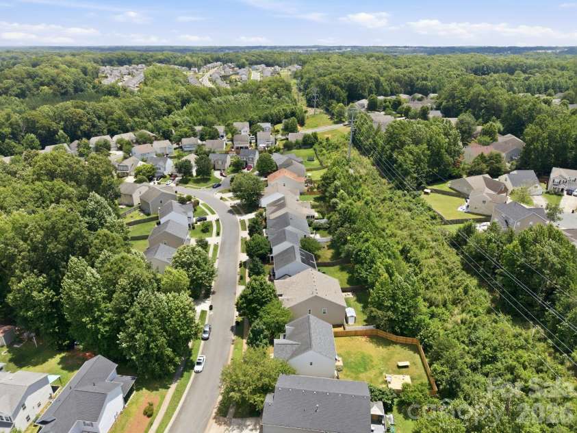 6127 Blue Ash Lane, Charlotte, NC 28215.  MLS# CAR4343878, YatesRealty ID 18299. 