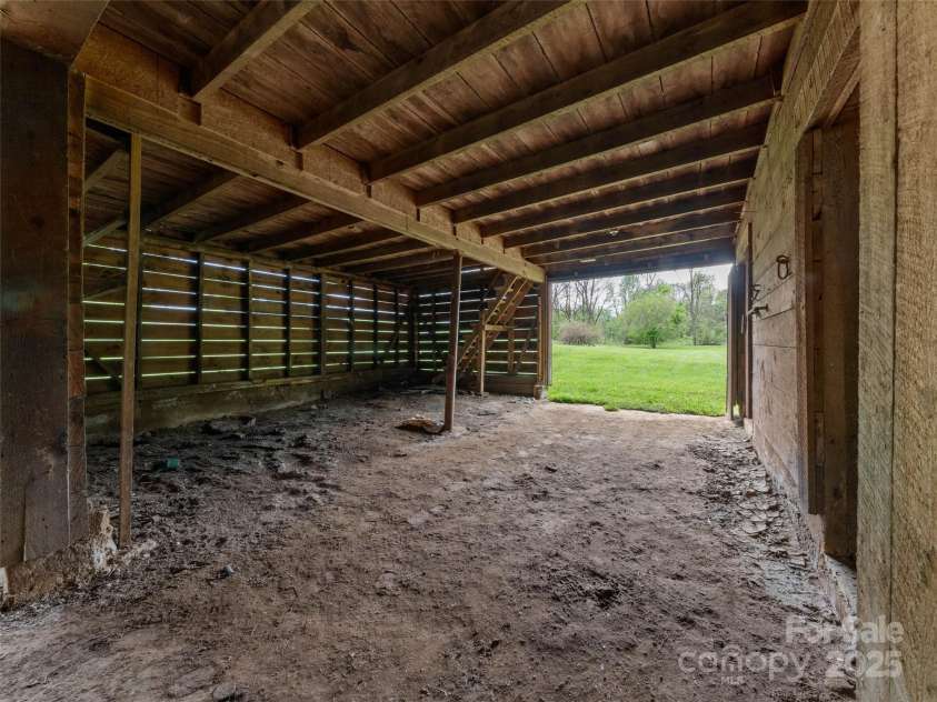 20 & 28 Toby Drive, Asheville, NC 28806.  MLS# CAR4261356, YatesRealty ID 183. 2 stalls