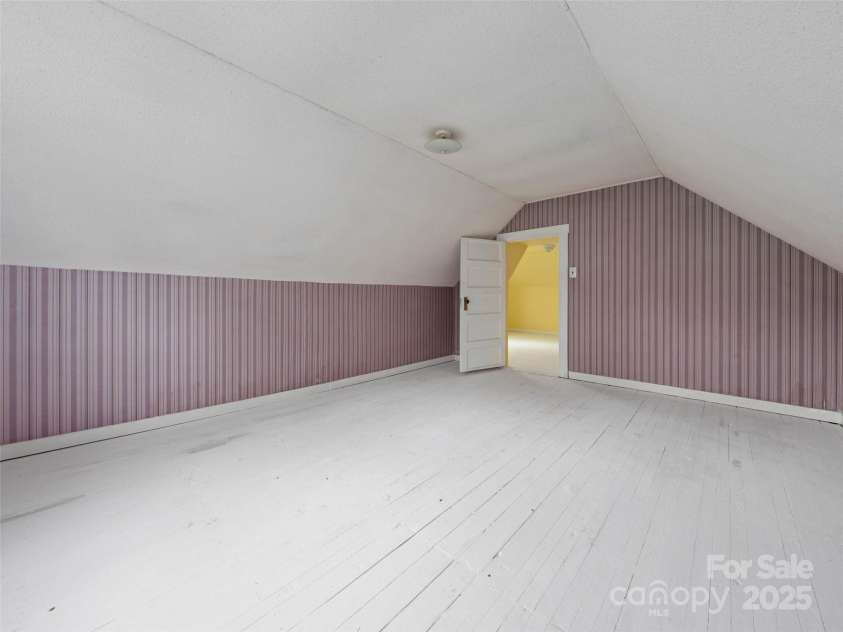 20 & 28 Toby Drive, Asheville, NC 28806.  MLS# CAR4261356, YatesRealty ID 183. 