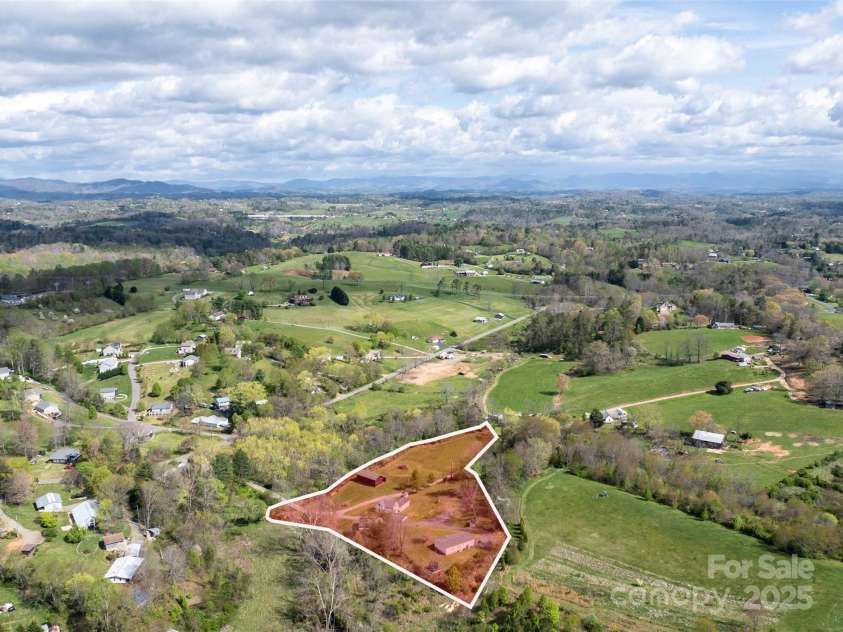 20 & 28 Toby Drive, Asheville, NC 28806.  MLS# CAR4261356, YatesRealty ID 183. Gorgeous mountain setting in Asheville's desirable 28806 zip code!
