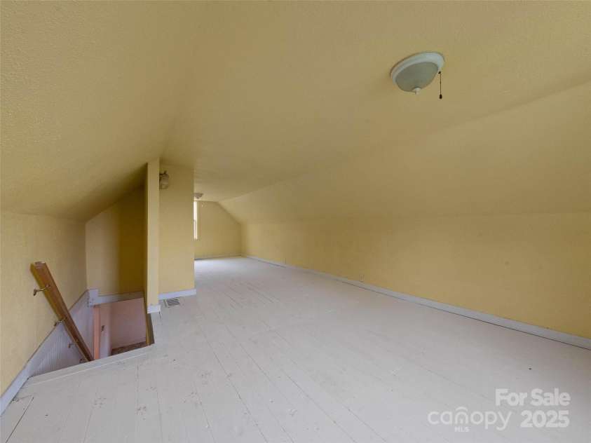 20 & 28 Toby Drive, Asheville, NC 28806.  MLS# CAR4261356, YatesRealty ID 183. Non heated square footage upstairs.