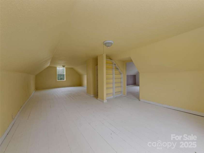 20 & 28 Toby Drive, Asheville, NC 28806.  MLS# CAR4261356, YatesRealty ID 183. Non heated square footage upstairs.