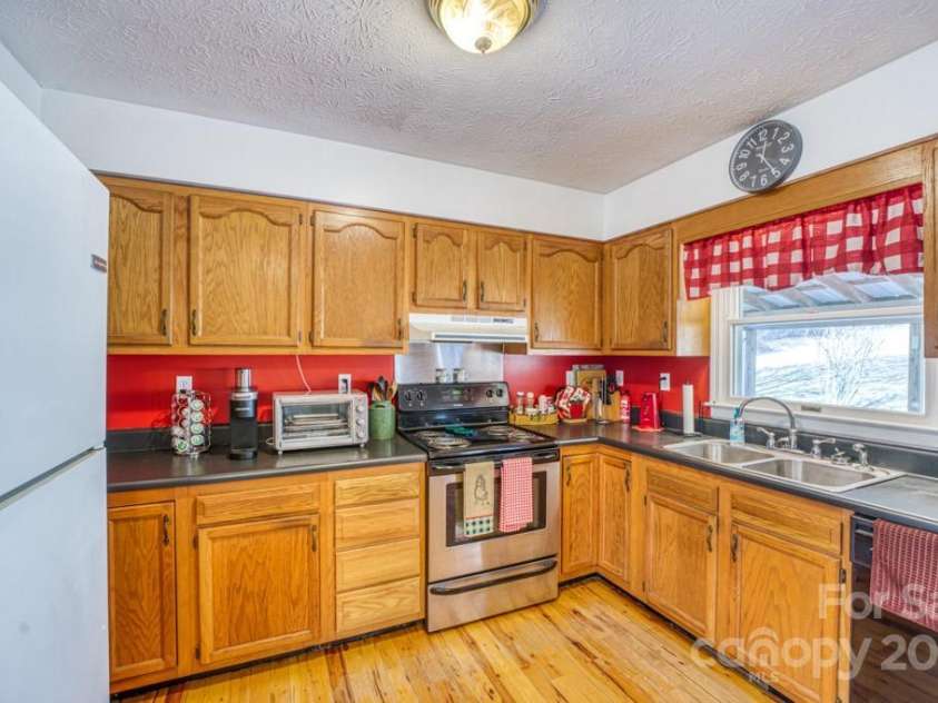 66 Fox Branch Road, Fairview, NC 28730.  MLS# CAR4103301, YatesRealty ID 183. 