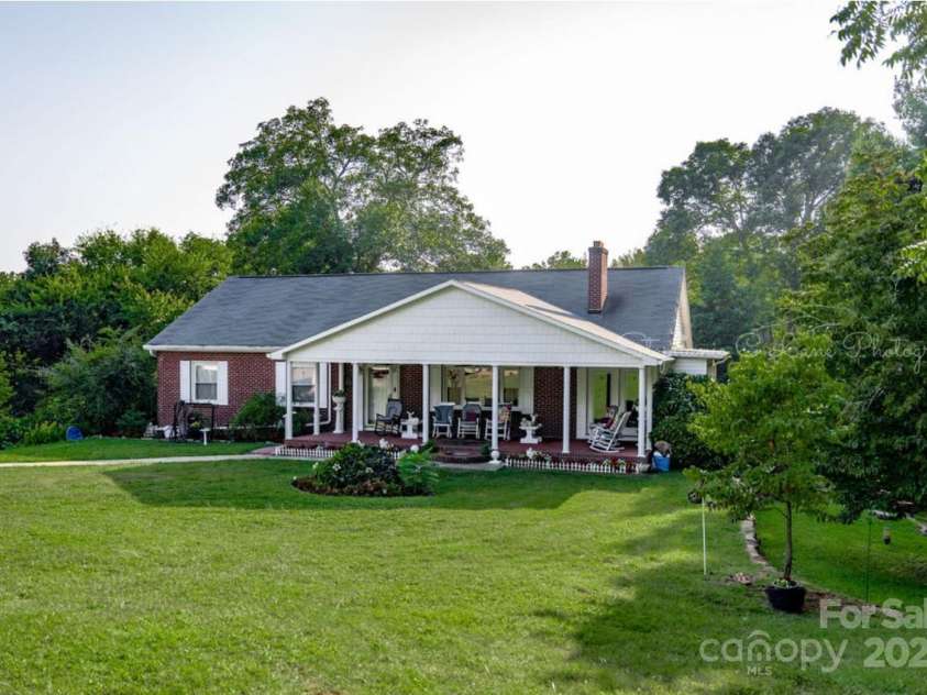 3021 Davis Park Road, Gastonia, NC 28052.  MLS# CAR4178974, YatesRealty ID 1830. 