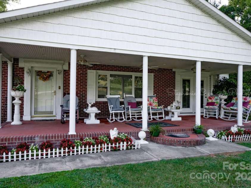 3021 Davis Park Road, Gastonia, NC 28052.  MLS# CAR4178974, YatesRealty ID 1830. 