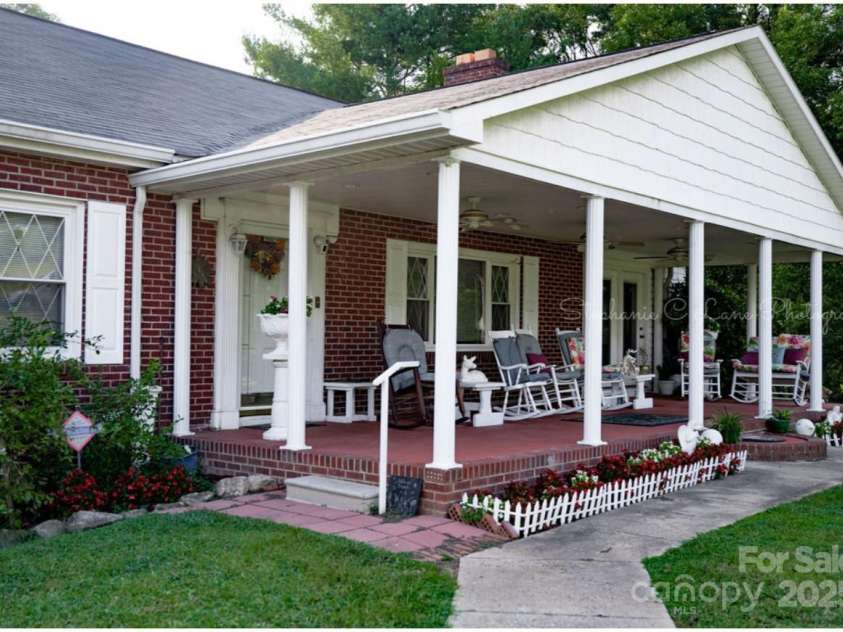 3021 Davis Park Road, Gastonia, NC 28052.  MLS# CAR4178974, YatesRealty ID 1830. 