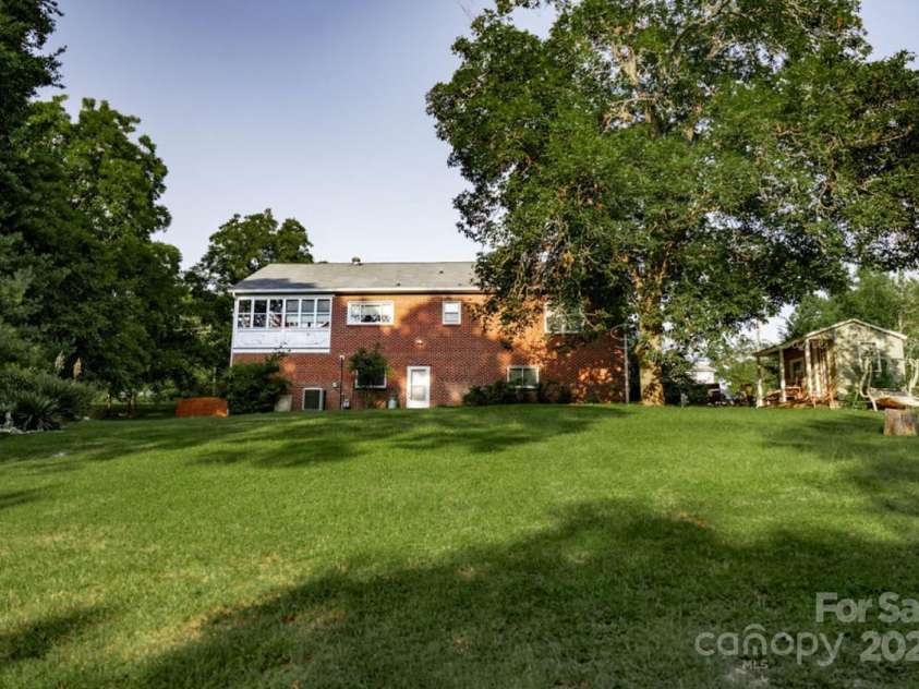 3021 Davis Park Road, Gastonia, NC 28052.  MLS# CAR4178974, YatesRealty ID 1830. 