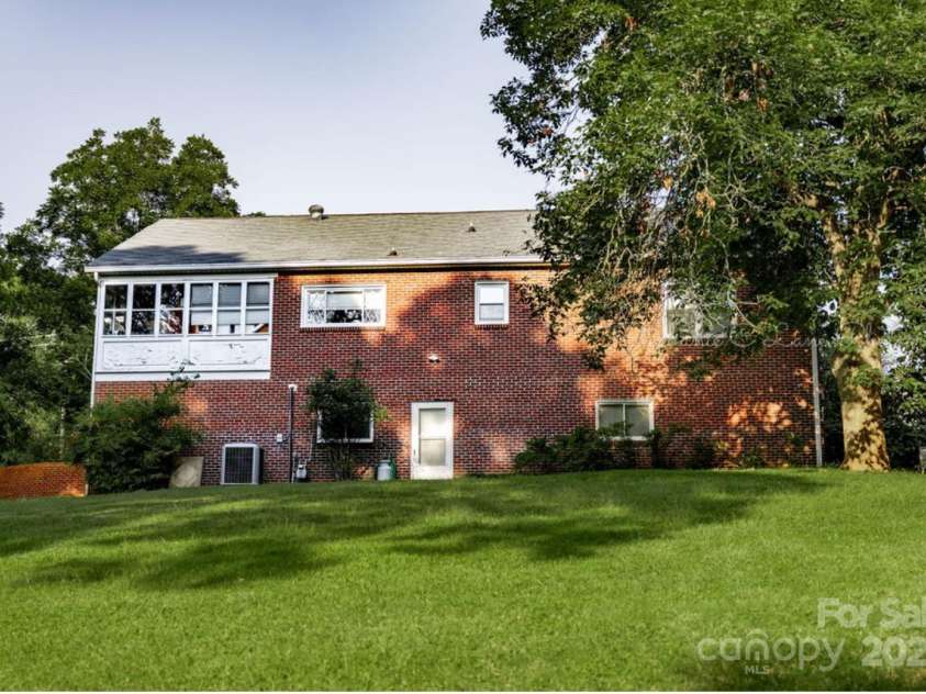 3021 Davis Park Road, Gastonia, NC 28052.  MLS# CAR4178974, YatesRealty ID 1830. 
