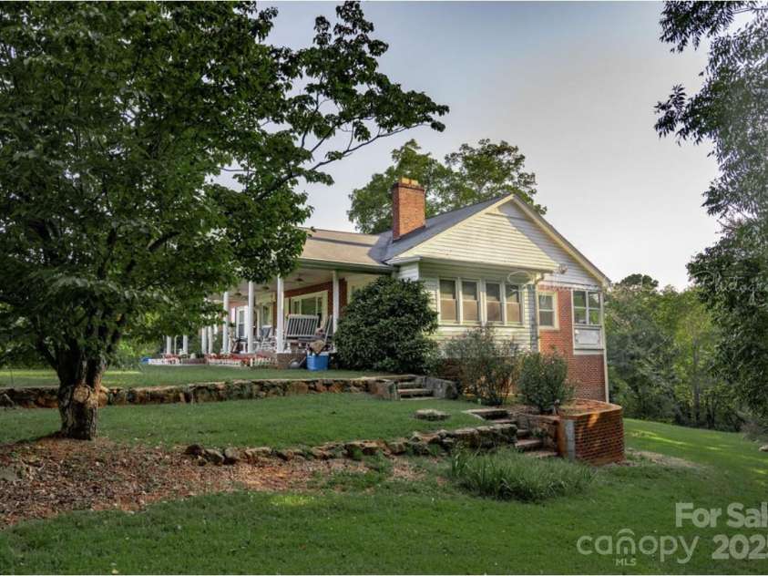 3021 Davis Park Road, Gastonia, NC 28052.  MLS# CAR4178974, YatesRealty ID 1830. 