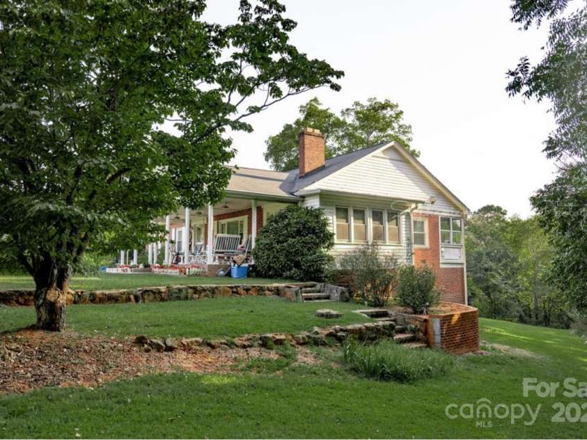 3021 Davis Park Road, Gastonia, NC 28052.  MLS# CAR4178974, YatesRealty ID 1830. 