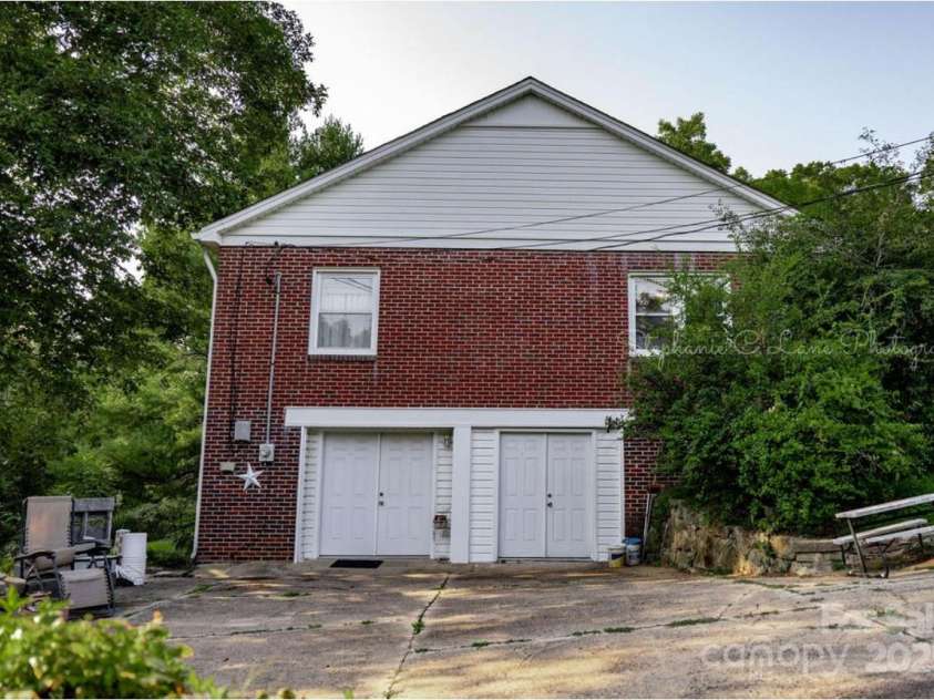 3021 Davis Park Road, Gastonia, NC 28052.  MLS# CAR4178974, YatesRealty ID 1830. 