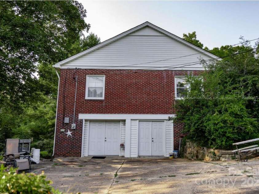3021 Davis Park Road, Gastonia, NC 28052.  MLS# CAR4178974, YatesRealty ID 1830. 