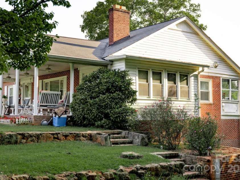 3021 Davis Park Road, Gastonia, NC 28052.  MLS# CAR4178974, YatesRealty ID 1830. 