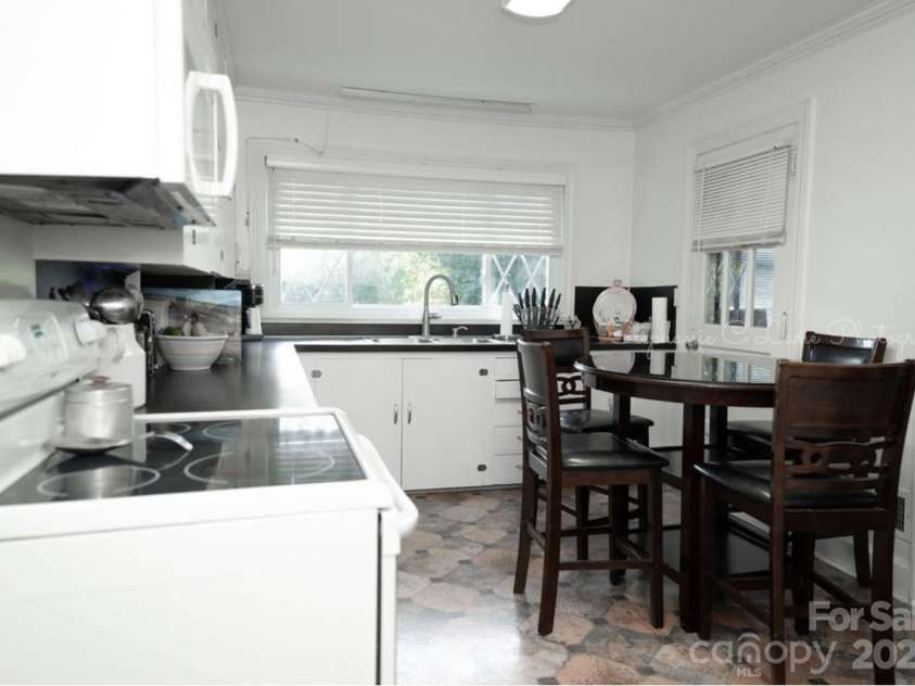 3021 Davis Park Road, Gastonia, NC 28052.  MLS# CAR4178974, YatesRealty ID 1830. 