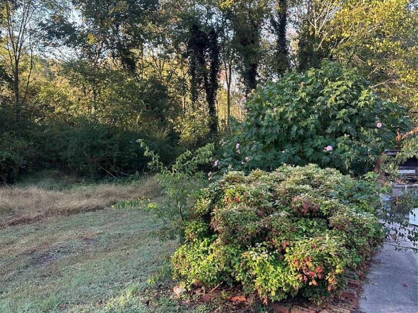 3021 Davis Park Road, Gastonia, NC 28052.  MLS# CAR4178974, YatesRealty ID 1830. 