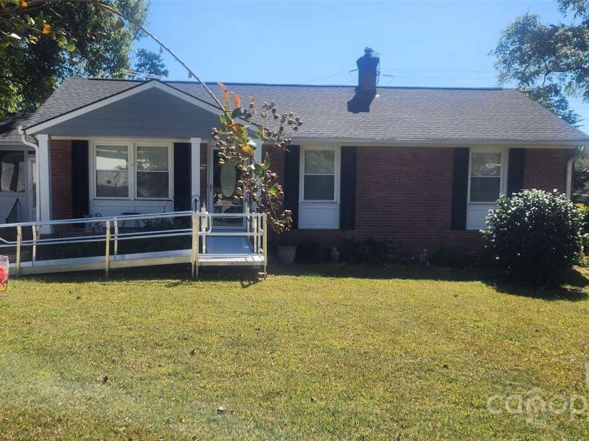 5511 Radford Avenue, Charlotte, NC 28217.  MLS# CAR4314548, YatesRealty ID 1830. 