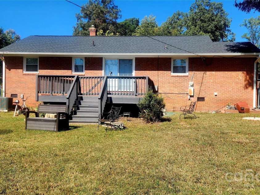 5511 Radford Avenue, Charlotte, NC 28217.  MLS# CAR4314548, YatesRealty ID 1830. 