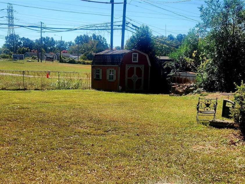 5511 Radford Avenue, Charlotte, NC 28217.  MLS# CAR4314548, YatesRealty ID 1830. 