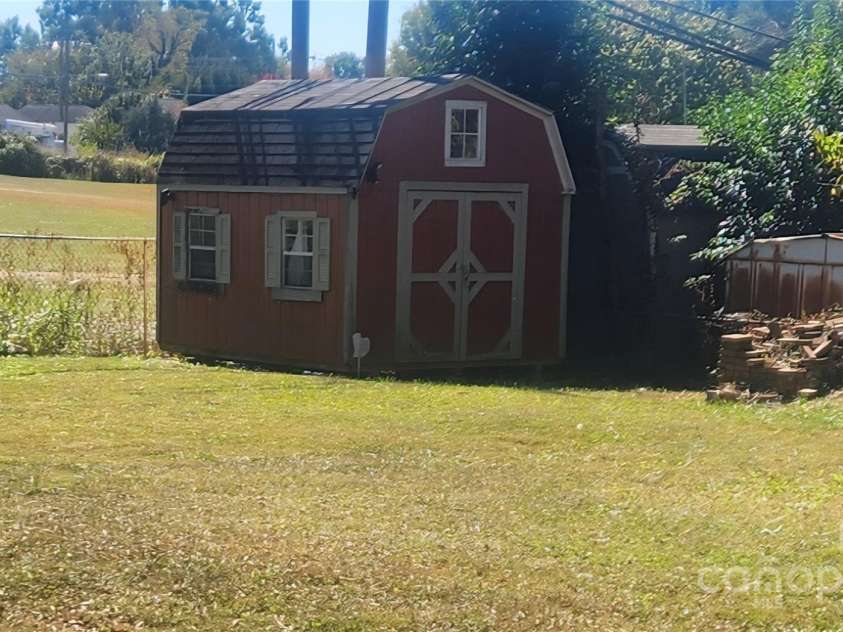 5511 Radford Avenue, Charlotte, NC 28217.  MLS# CAR4314548, YatesRealty ID 1830. 