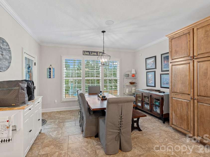 7832 Chapel Creek Drive, Denver, NC 28037.  MLS# CAR4357682, YatesRealty ID 18300. Breakfast Area