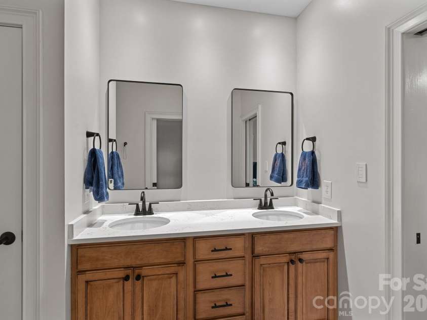 7832 Chapel Creek Drive, Denver, NC 28037.  MLS# CAR4357682, YatesRealty ID 18300. Jack & Jill Bath