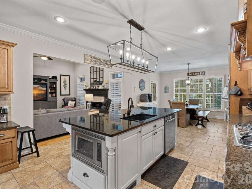 7832 Chapel Creek Drive, Denver, NC 28037.  MLS# CAR4357682, YatesRealty ID 18300. Kitchen