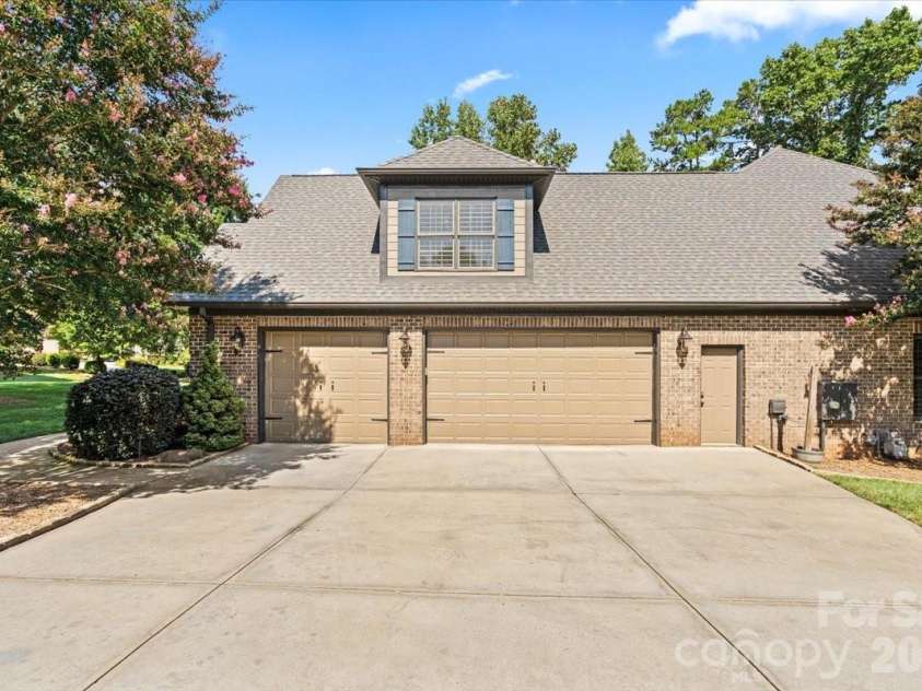 7832 Chapel Creek Drive, Denver, NC 28037.  MLS# CAR4416487, YatesRealty ID 18300. 3 Car Sideload Garage