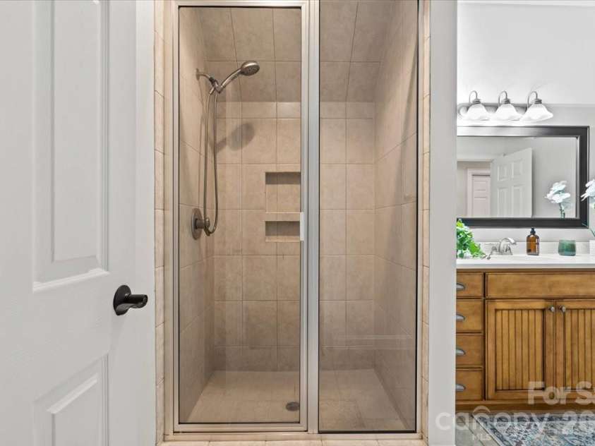 7832 Chapel Creek Drive, Denver, NC 28037.  MLS# CAR4416487, YatesRealty ID 18300. 3rd Full Bathroom 2nd Floor