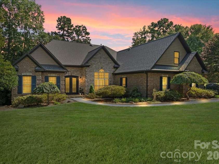 7832 Chapel Creek Drive, Denver, NC 28037.  MLS# CAR4416487, YatesRealty ID 18300. 