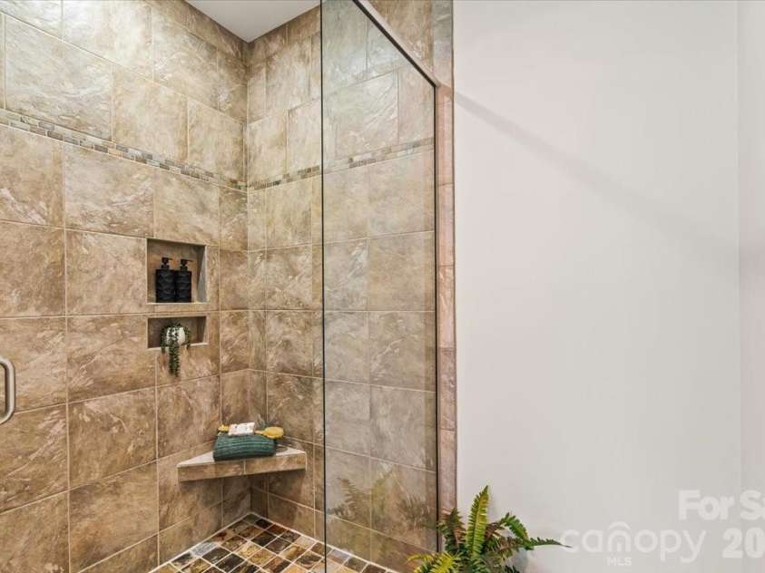 7832 Chapel Creek Drive, Denver, NC 28037.  MLS# CAR4416487, YatesRealty ID 18300. Primary Shower