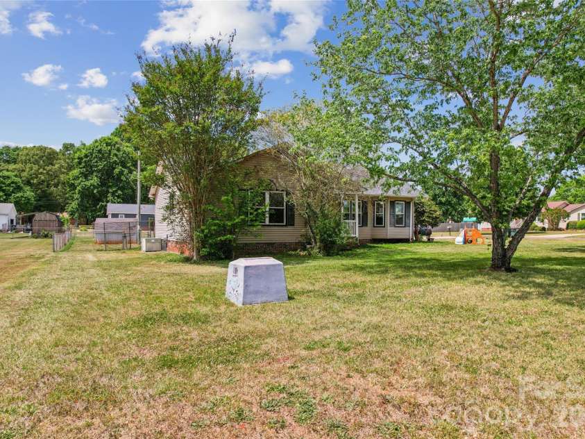 120 Chapel Court, Salisbury, NC 28147.  MLS# CAR4373282, YatesRealty ID 18301. 