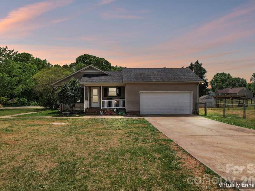 120 Chapel Court, Salisbury, NC 28147.  MLS# CAR4373282, YatesRealty ID 18301. 