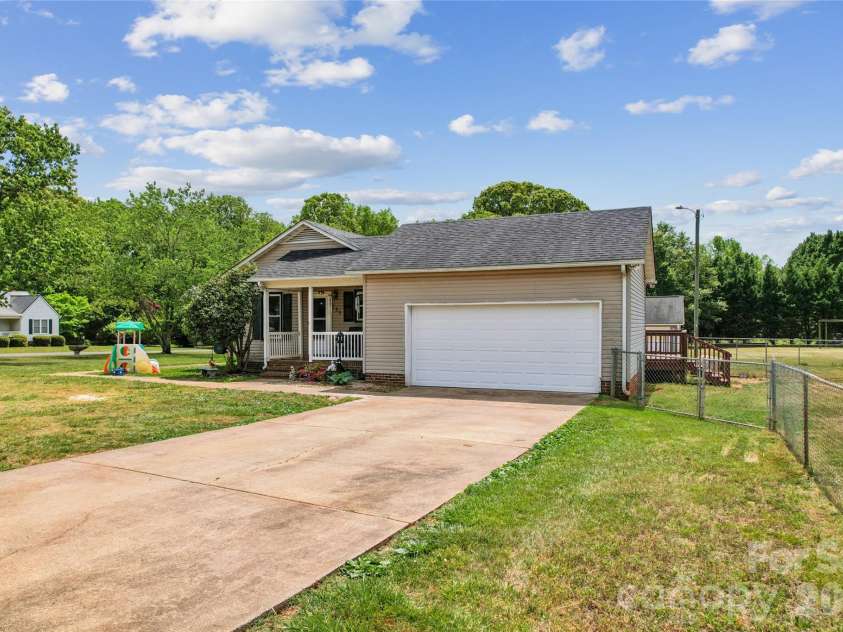 120 Chapel Court, Salisbury, NC 28147.  MLS# CAR4373282, YatesRealty ID 18301. 