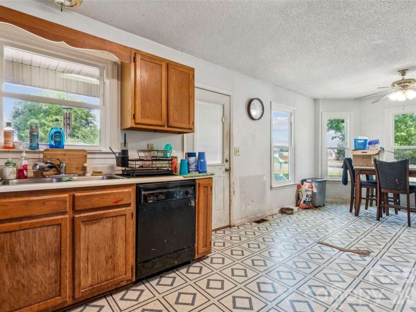 120 Chapel Court, Salisbury, NC 28147.  MLS# CAR4373282, YatesRealty ID 18301. 