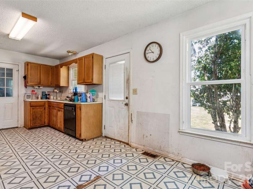 120 Chapel Court, Salisbury, NC 28147.  MLS# CAR4373282, YatesRealty ID 18301. 