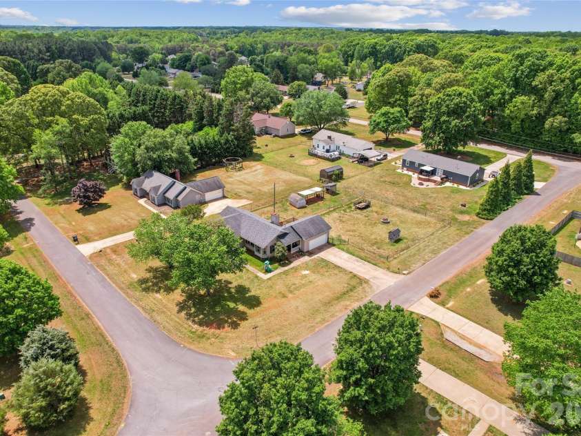 120 Chapel Court, Salisbury, NC 28147.  MLS# CAR4373282, YatesRealty ID 18301. 